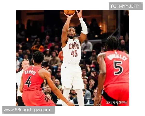 猛龙半场领先骑士13分巴恩斯表现出色米切尔状态低迷仅得8分 猛龙半场领先骑士13分巴恩斯表现出色米切尔状态低迷仅得8分